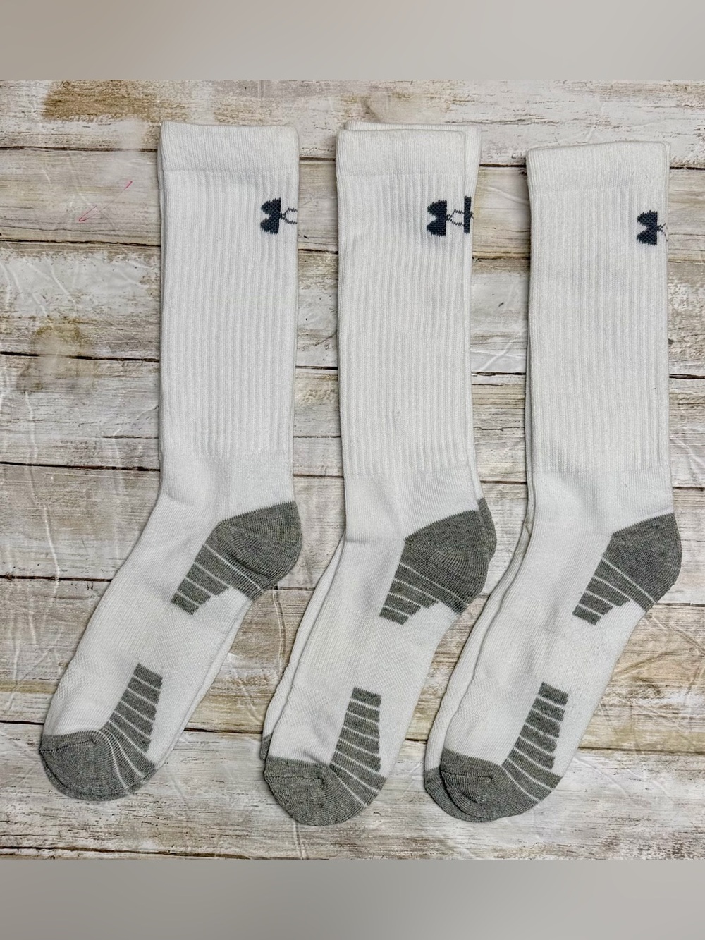 Under Armour White Crew Athletic Socks with Gray Soles and Logo 3 Pairs New